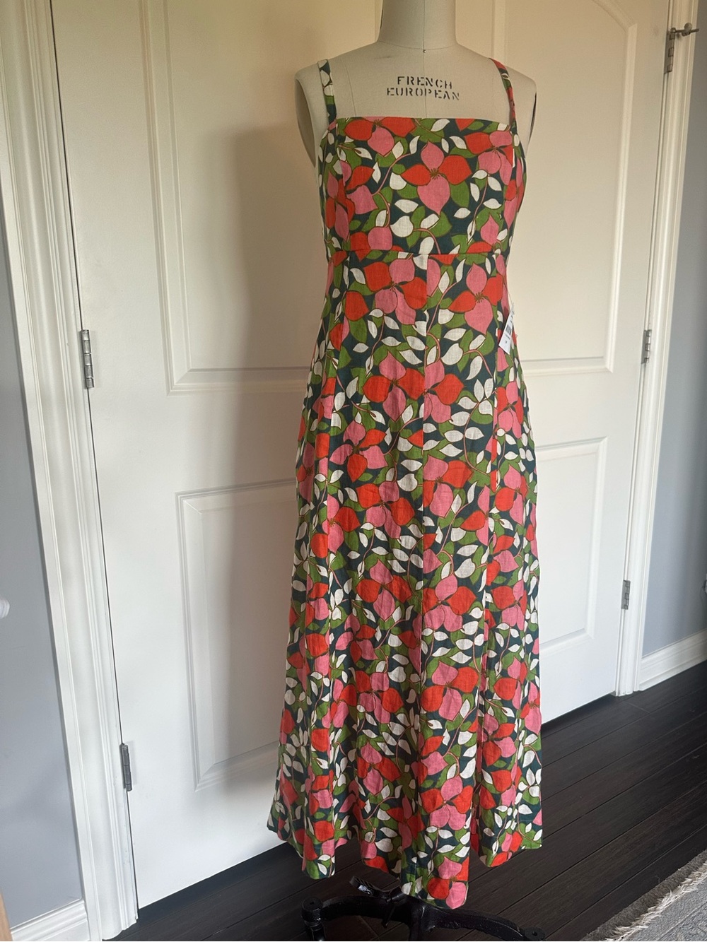 NWT Travota Birds of Paradis Sandrine Dress in Rainforest Linen, Size 10. - Picture 7 of 12